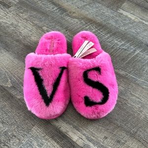 Victoria Secret women’s slippers M (7-8)